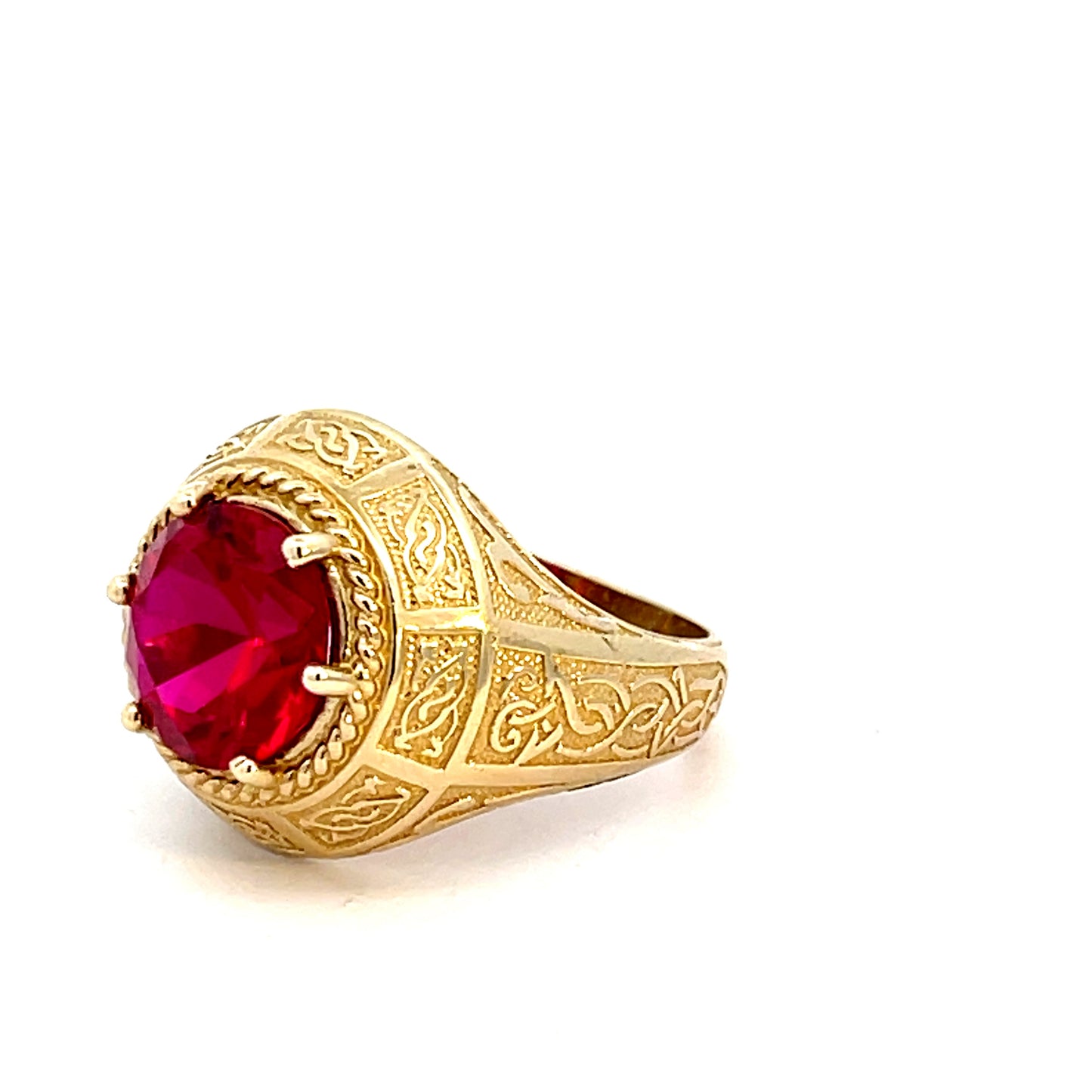 Elegant Gold Ring with Red Gemstone