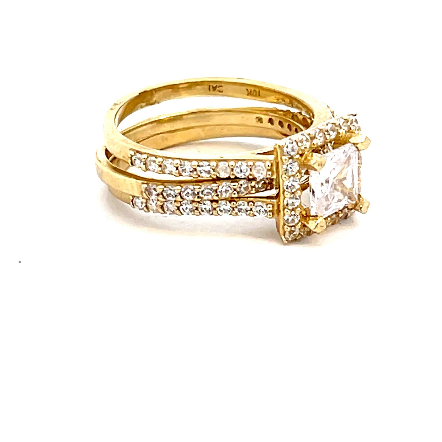 Elegant Gold Engagement Ring