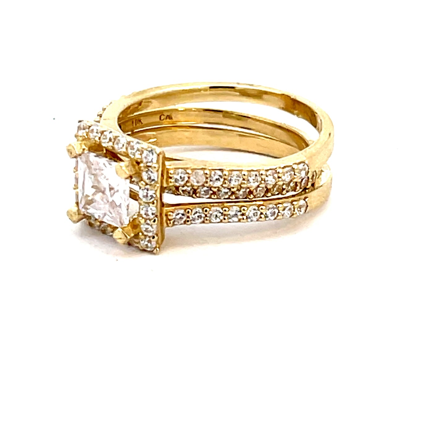 Elegant Gold Engagement Ring