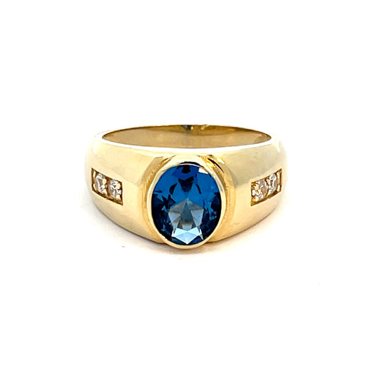 Elegant Gold Ring with Blue Gem