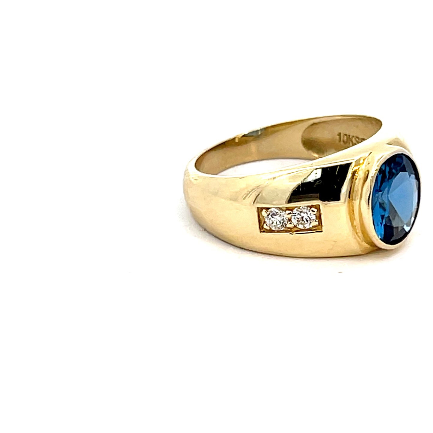 Elegant Gold Ring with Blue Gem